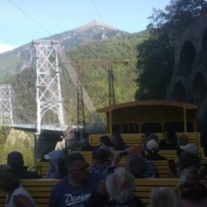 Pyrénées catalanes : voyage à bord du train jaune de la Cerdagne [vidéo]