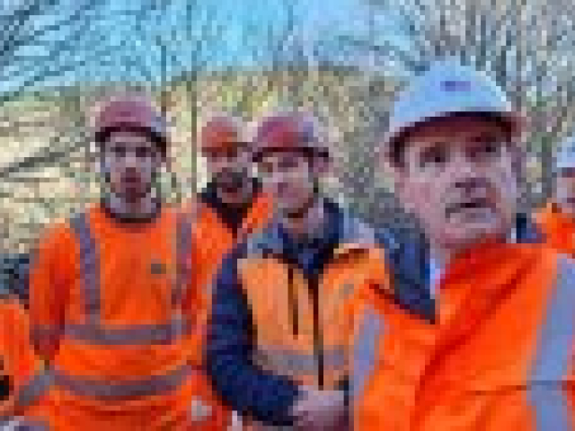 Jean Castex PDG de la SNCF visite un chantier en Lozère…